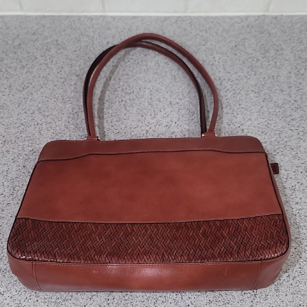 Aigner Elegant Brown Leather Handbag